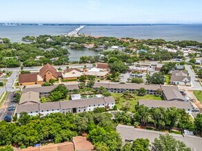 Breeze Apartments in Gulf Breeze, FL - Building Photo - Building Photo