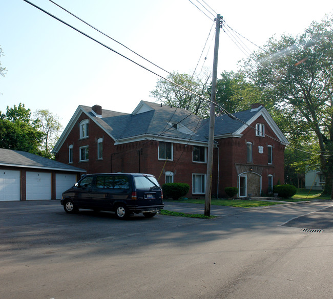 129 Oak Park Dr in Akron, OH - Building Photo - Building Photo