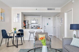 2889 McFarlane Rd in Miami, FL - Building Photo - Building Photo