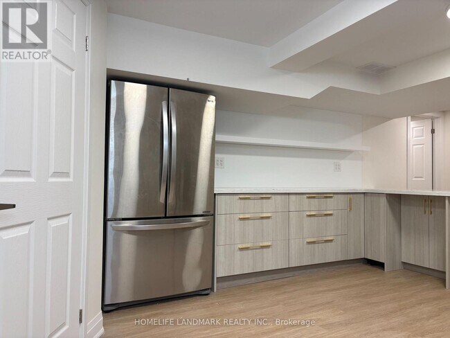 property at 39 Silversted Dr