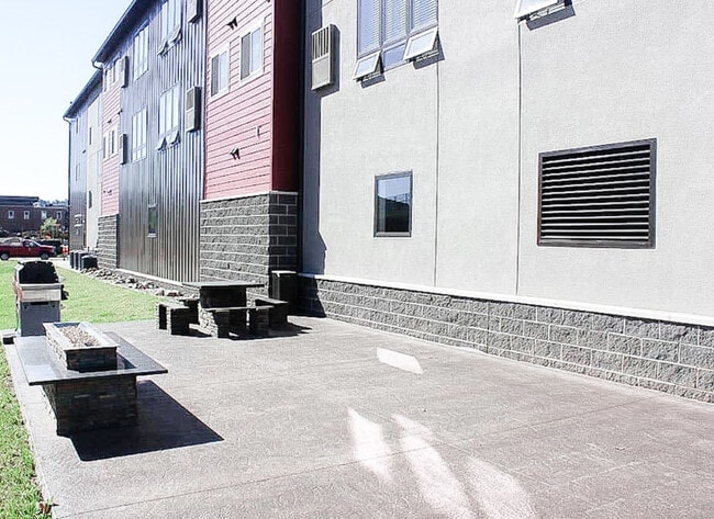 270 W 3rd St in Winona, MN - Building Photo - Building Photo