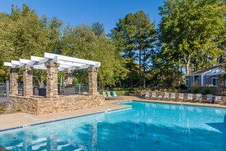 Crestmont Apartments in Marietta, GA - Foto de edificio - Building Photo