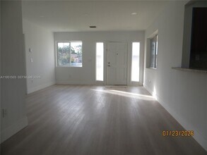 7435 SW 22nd St in Miami, FL - Building Photo - Building Photo