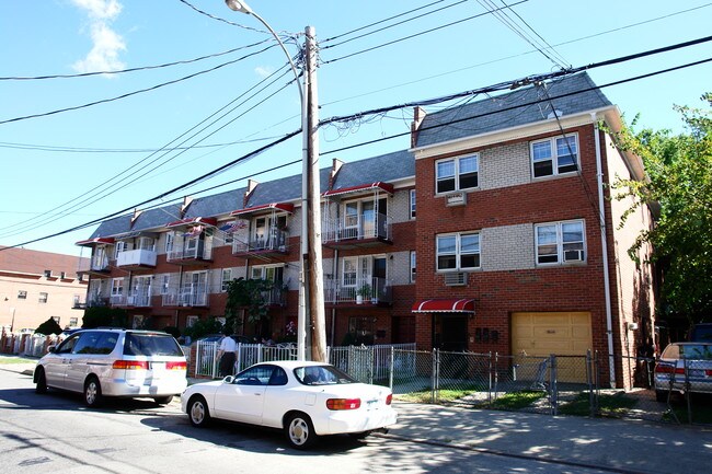 3825-3835 147th St in Flushing, NY - Foto de edificio - Building Photo