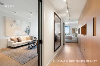 3686 Overland Ave, Unit 702 in Los Angeles, CA - Building Photo - Building Photo