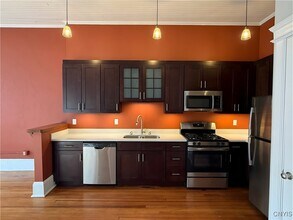 205 E Jefferson St in Syracuse, NY - Building Photo - Building Photo