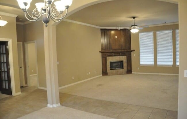 6613 Stinchcomb Dr in Oklahoma City, OK - Building Photo - Building Photo