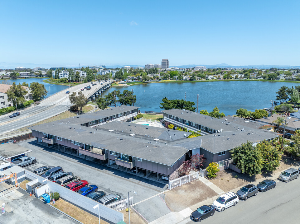 Lago Apartments in San Mateo, CA - Foto de edificio
