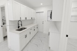 5740 Mayo St in Hollywood, FL - Building Photo - Building Photo
