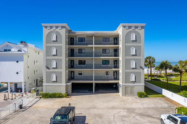 On the Beach Apartment Condos in Redington Shores, FL - Building Photo - Building Photo