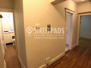 1810 Commonwealth Ave in Boston, MA - Building Photo - Building Photo