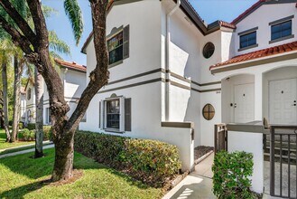 301 SW 158th Terrace in Pembroke Pines, FL - Building Photo - Building Photo