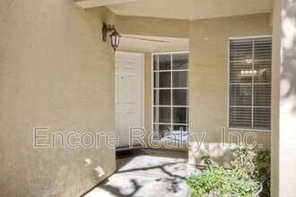 7349 Calle Cristobal in San Diego, CA - Foto de edificio - Building Photo