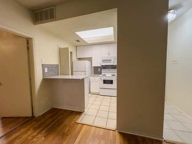 property at 806 W 24th St
