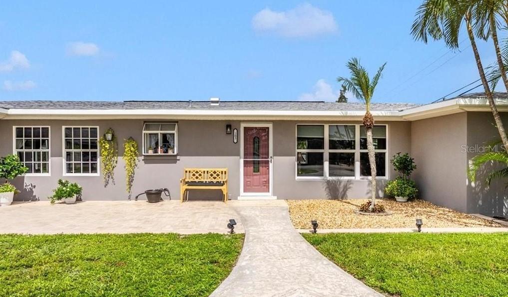 203 N Broadway in Englewood, FL - Building Photo