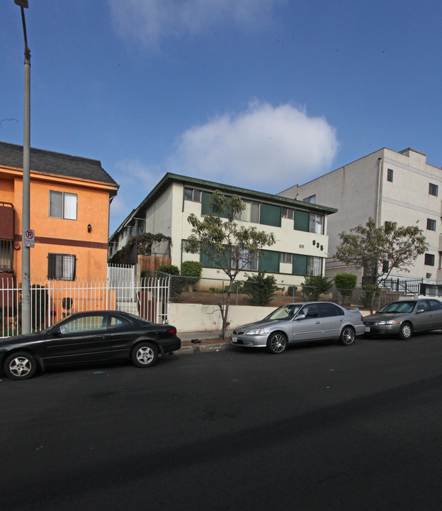 935 S Grand View St in Los Angeles, CA - Building Photo