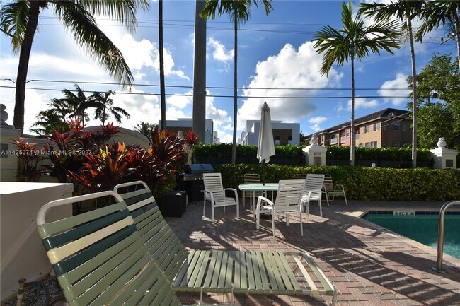 2660 NE 8th Ave, Unit 109 in Wilton Manors, FL - Foto de edificio - Building Photo