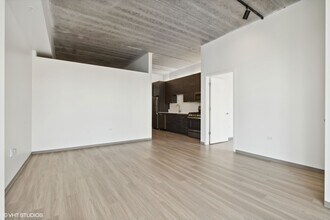 1920 N Milwaukee Ave in Chicago, IL - Building Photo - Building Photo