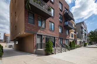 23-33 31st Rd in Astoria, NY - Building Photo - Building Photo