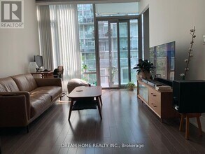 39 Queens Quay E in Toronto, ON - Building Photo - Building Photo