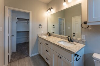 6922 Leonard Rd in Bryan, TX - Building Photo - Building Photo