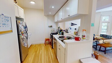 5 Davis Ave in Brookline, MA - Building Photo - Building Photo