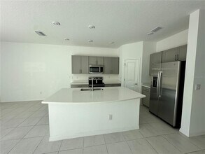 2416 Paravane Wy in Wesley Chapel, FL - Building Photo - Building Photo