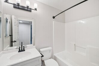 Turtle Cove in Westland, MI - Foto de edificio - Building Photo