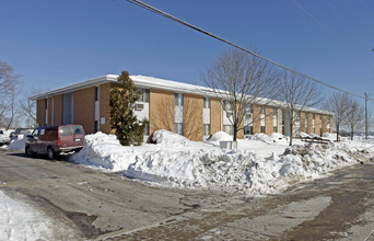 Courtyard Apartments in Kenosha, WI - Building Photo - Building Photo