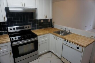 15480 SW 82nd Ln, Unit 211 in Miami, FL - Building Photo - Building Photo