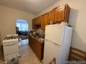 349 Pleasant St in Malden, MA - Foto de edificio - Building Photo