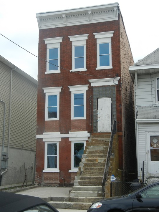 281 Forrest St in Jersey City, NJ - Building Photo