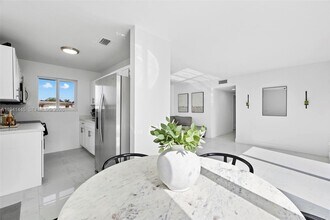 10750 SW 43rd Ln in Miami, FL - Building Photo - Building Photo