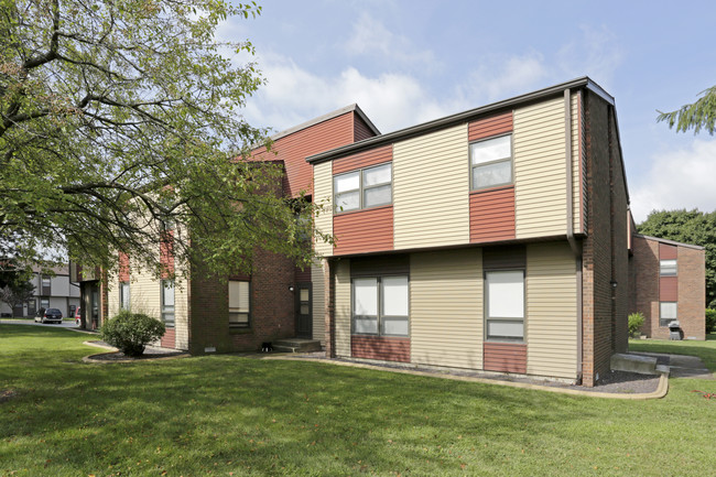 Cedar Point Apartments in Springfield, IL - Building Photo - Building Photo