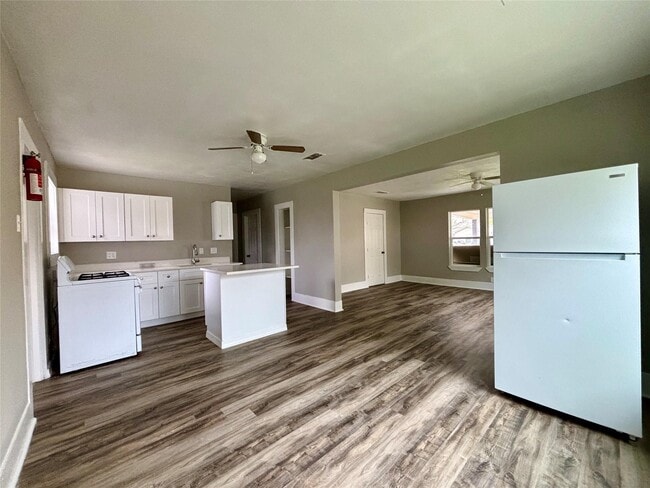 property at 9710 Casa Loma Dr