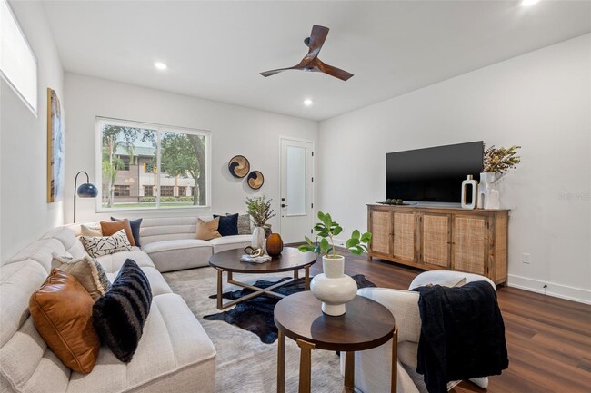 3023 1st Ave S in St. Petersburg, FL - Foto de edificio - Building Photo