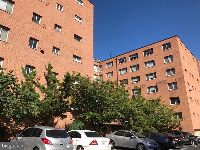 3900 Tunlaw Rd NW-Unit -604 in Washington, DC - Building Photo - Building Photo