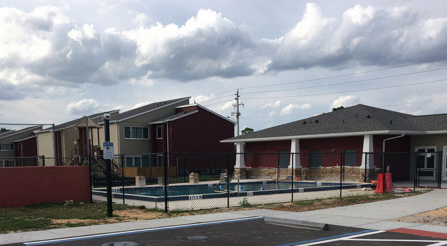 Clear Pond Estates in Cocoa, FL - Foto de edificio - Building Photo