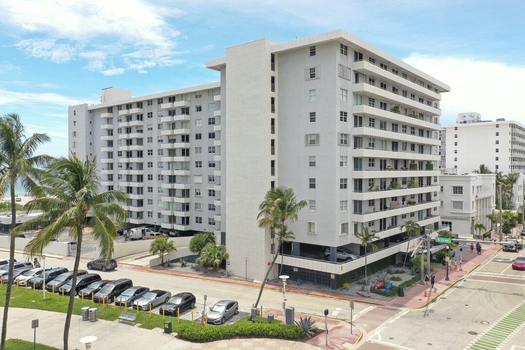 Royal Atlantic Condo in Miami Beach, FL - Building Photo