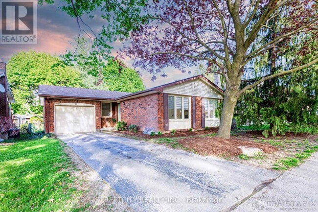 property at 19 Winding Way Crescent