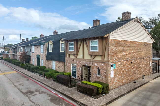 Nottingham Forest Condominiums in Houston, TX - Building Photo - Building Photo