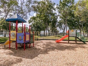 2316 S Cypress Bend Dr in Pompano Beach, FL - Building Photo - Building Photo