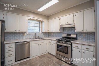 705 Valerie Dr in North Little Rock, AR - Building Photo - Building Photo