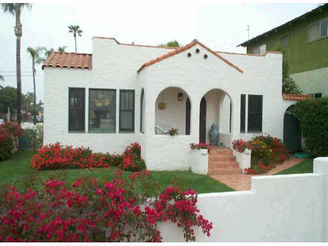 1002 West St in Oceanside, CA - Building Photo