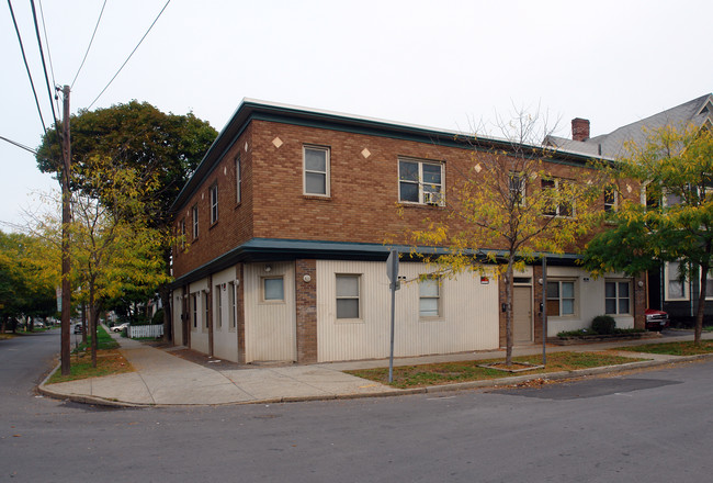 701 Hickory St in Syracuse, NY - Foto de edificio - Building Photo