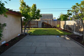881 W Rialto Ave in Clovis, CA - Foto de edificio - Building Photo