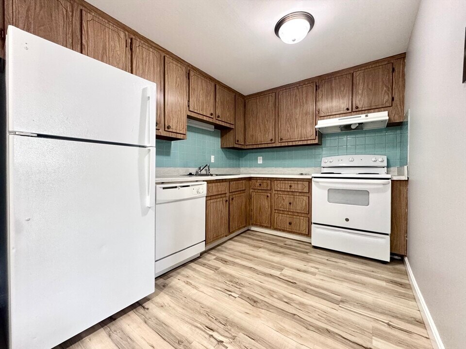 6 Old Colony Ln in Arlington, MA - Building Photo