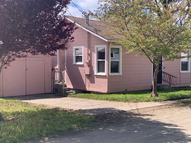 property at 634 Faculty Row