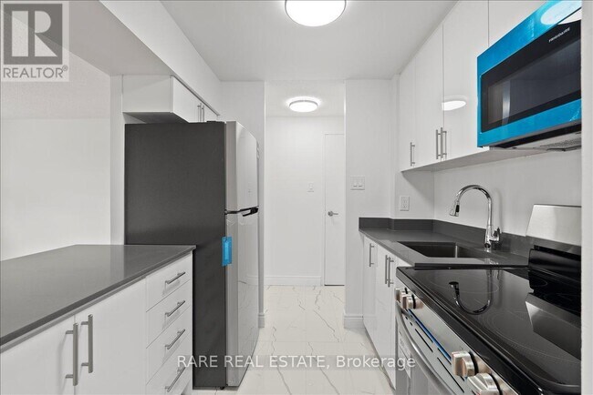 7555 Goreway Dr in Mississauga, ON - Building Photo - Building Photo