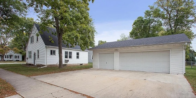 973 Hickory Hill Dr in Green Bay, WI - Foto de edificio - Building Photo